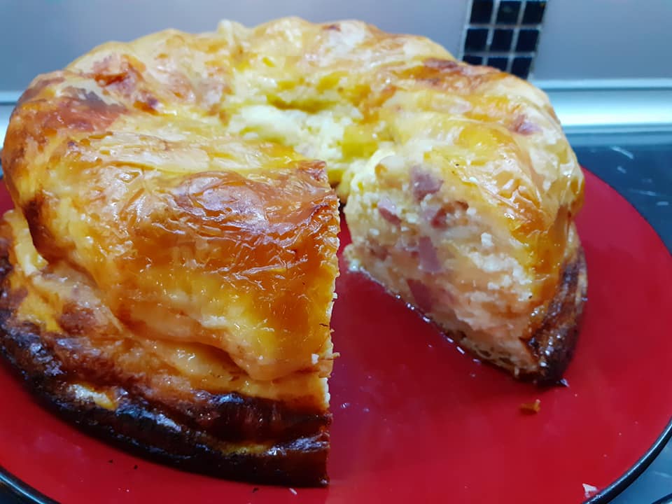 Ζαμπονοκασερόπιτα σουφλέ για τραπέζι