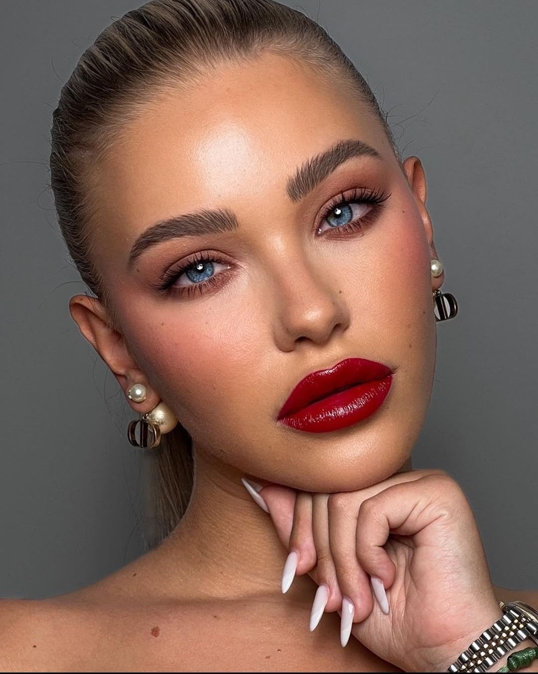 κόκκινο-κραγιόν-με-λάμψη-