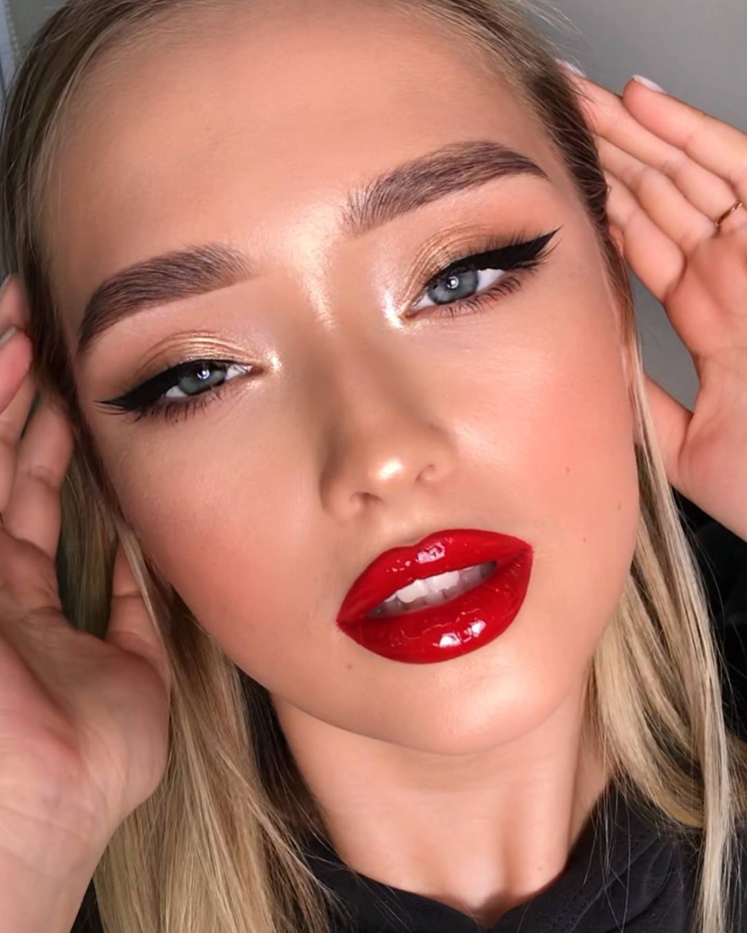 κόκκινο-κραγιόν-με-lip gloss-