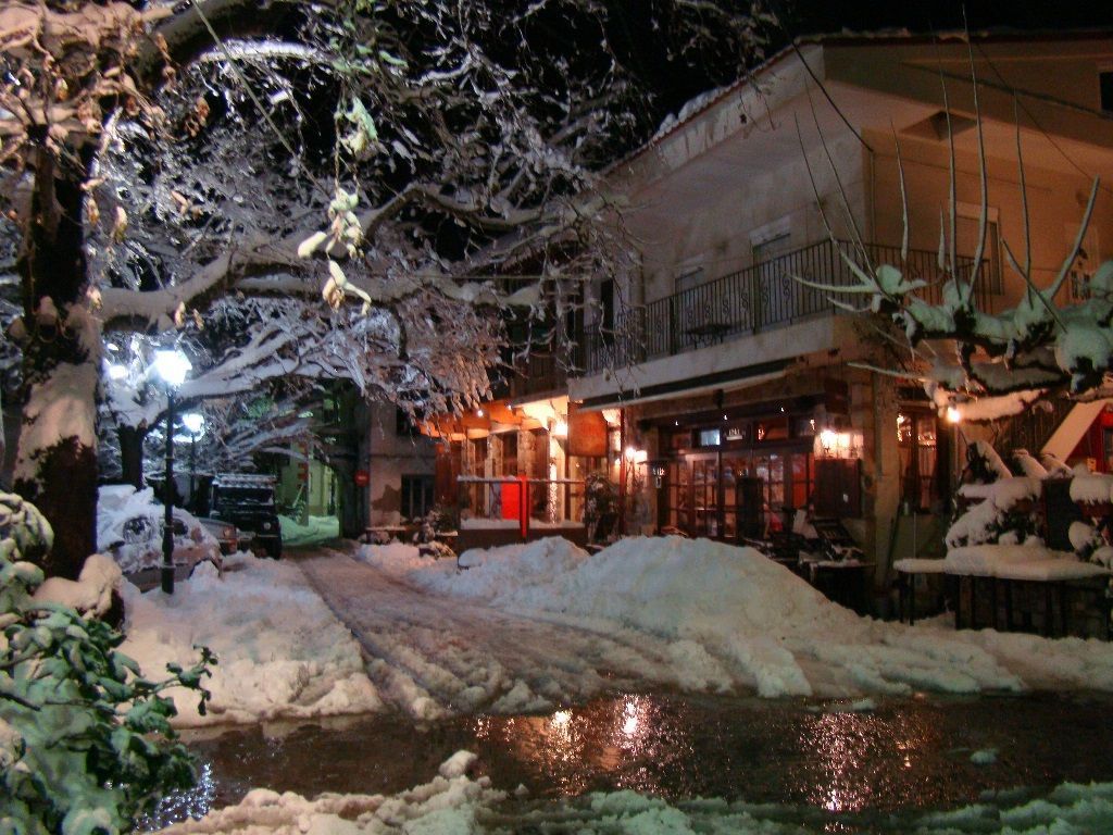 Στενή-με-χιόνι-