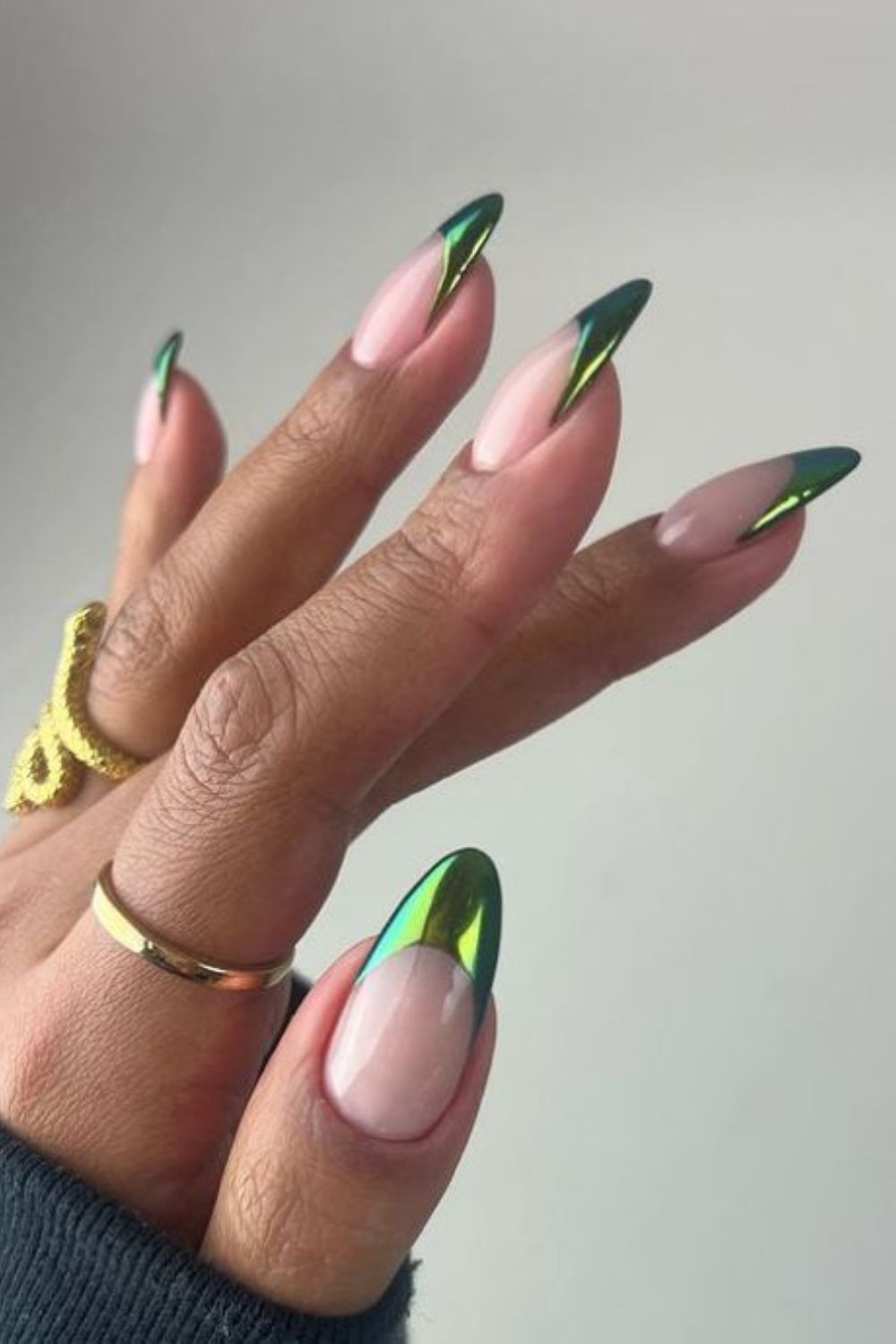 Christmas nails: Τα καλύτερα σχέδια για το μανικιούρ σε πράσινο χρώμα