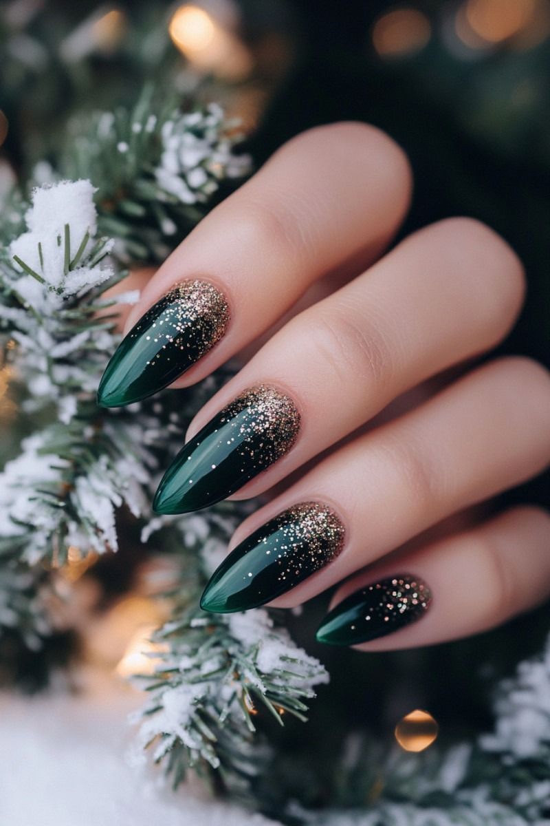 Christmas nails: Τα καλύτερα σχέδια για το μανικιούρ σε πράσινο χρώμα
