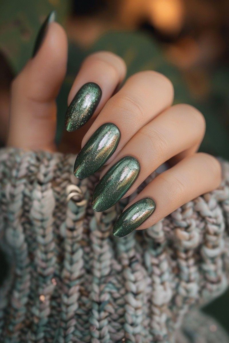 Christmas nails: Τα καλύτερα σχέδια για το μανικιούρ σε πράσινο χρώμα