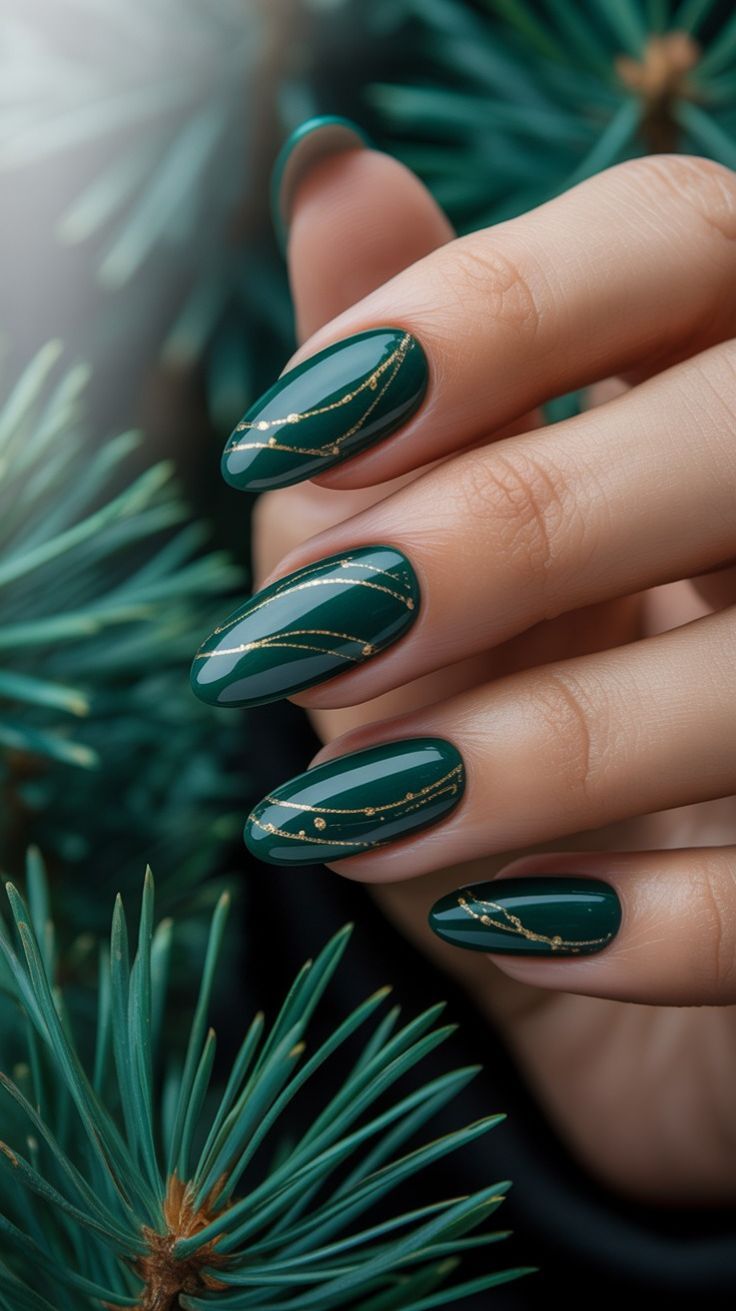 Christmas nails: Τα καλύτερα σχέδια για το μανικιούρ σε πράσινο χρώμα
