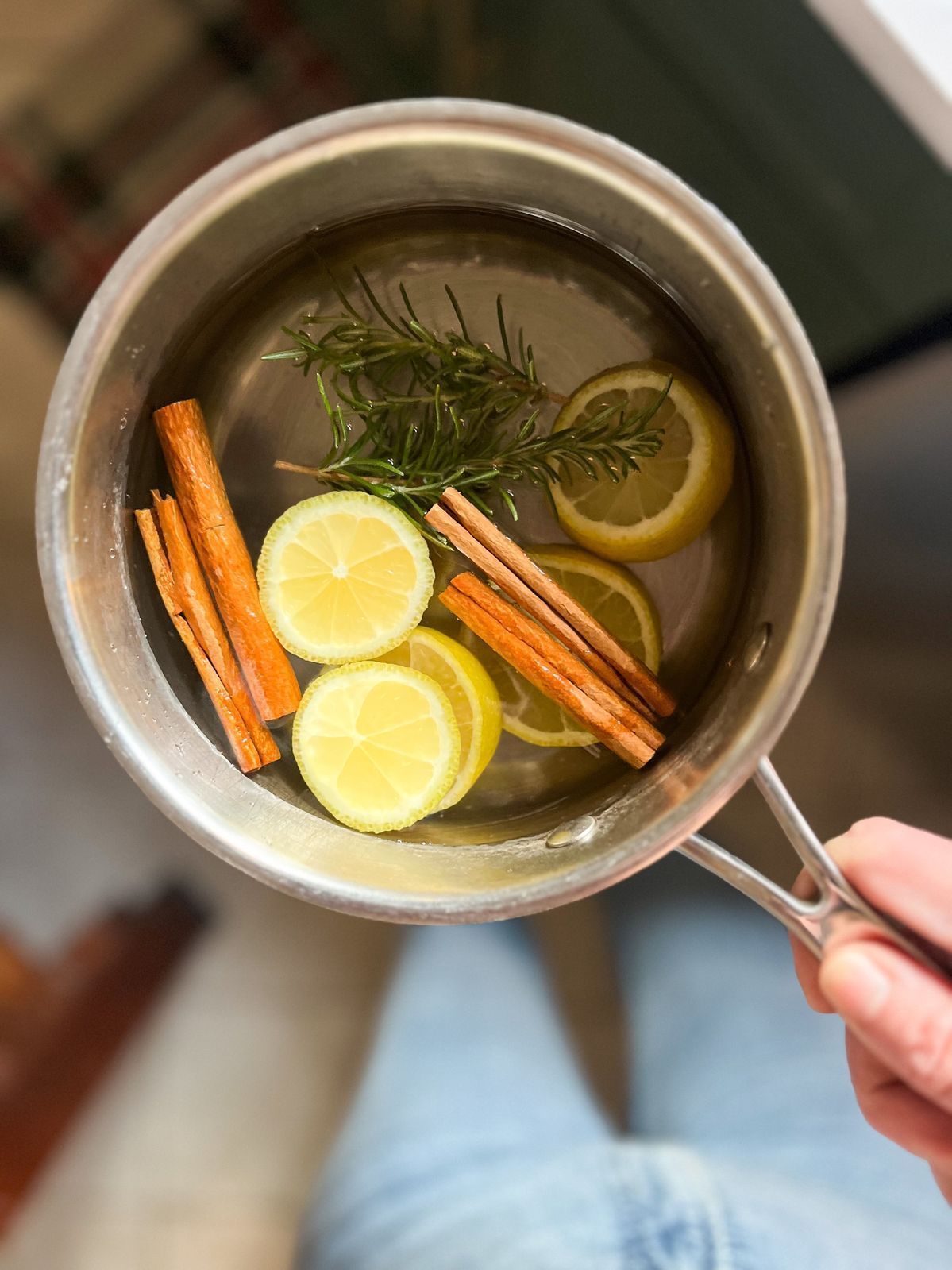 DIY αρωματικά χώρου με άρωμα Χριστουγέννων