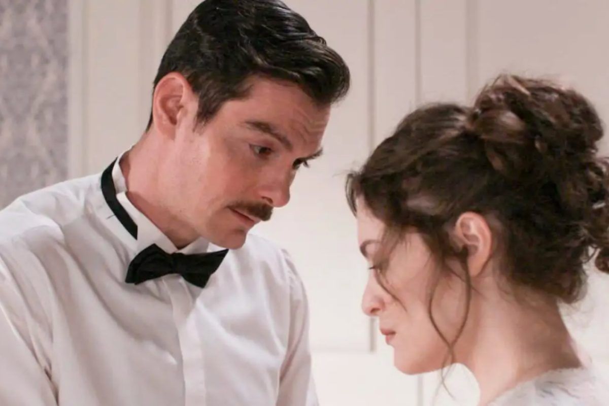 Grand Hotel: Η Αλίκη μόλις βλέπει τον Πέτρο μπροστά της αρχίζει να ουρλιάζει και να τον διώχνει