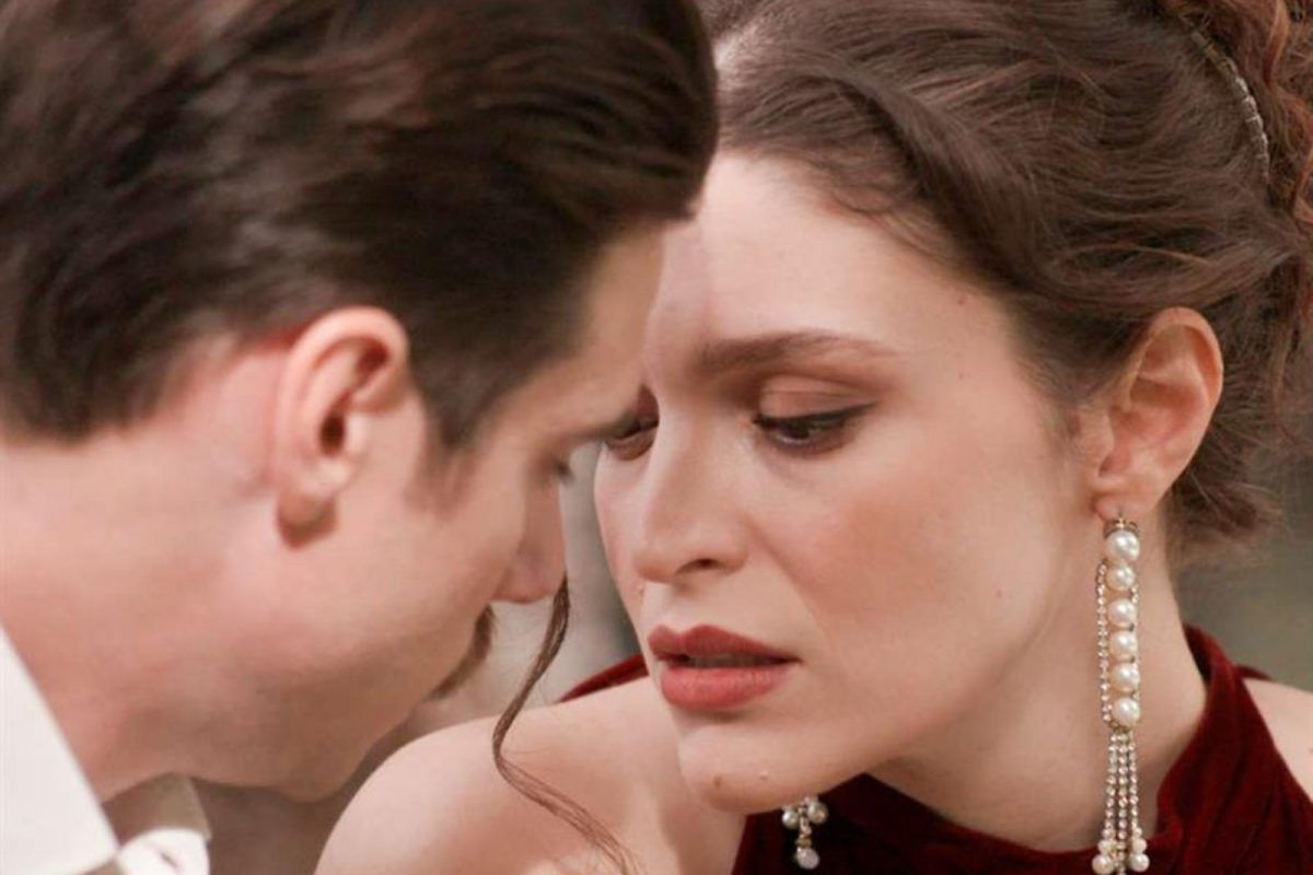 Grand Hotel: Ο Άρης εξομολογείται στην Αλίκη ότι σκότωσε τον αδερφό του