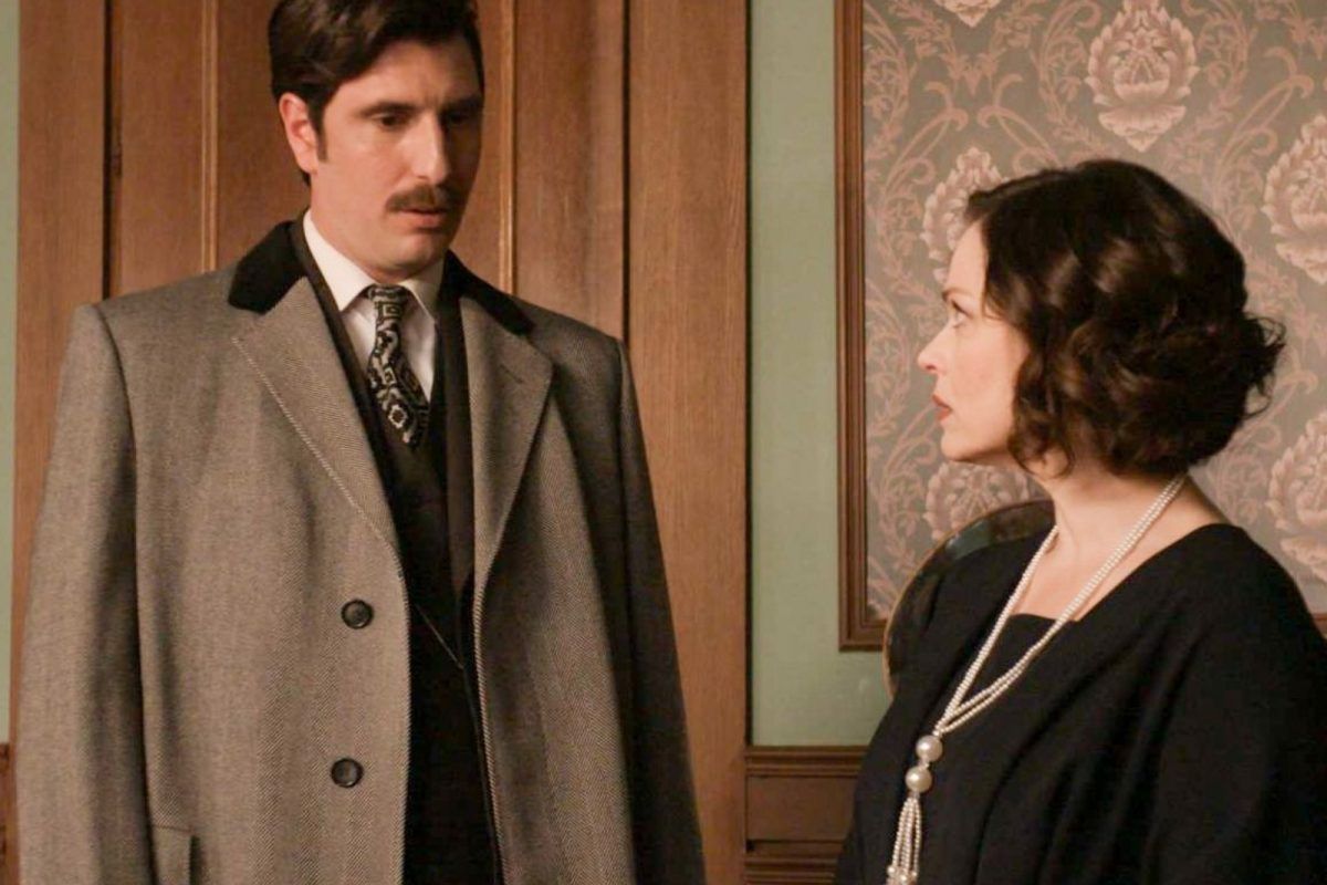 Grand Hotel: Καταραμένη, αχάριστη σε αγάπησα όπως δεν έχω αγαπήσει ποτέ κανέναν - Ο Ρήγας γονατίζει