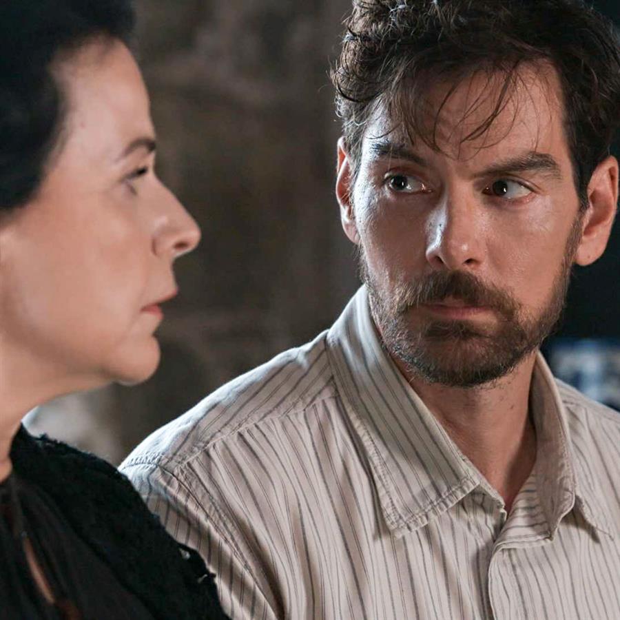 Grand Hotel-Πέτρος-Σμαρούλα Grand Hotel-Πέτρος-Σμαρούλα