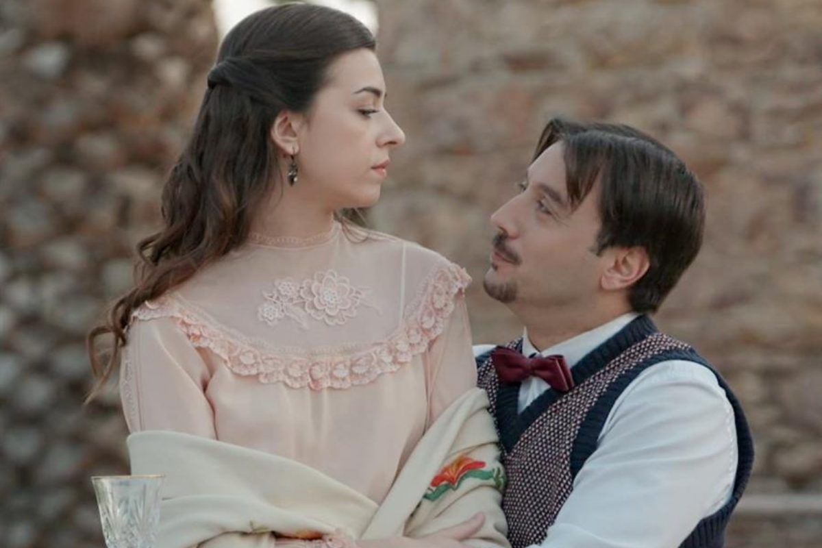 Grand Hotel: Η οικειότητα του άντρα της με την Ιωάννα βγάζει την Ελπίδα εκτός εαυτού και η κατάσταση ξεφεύγει από κάθε έλεγχο