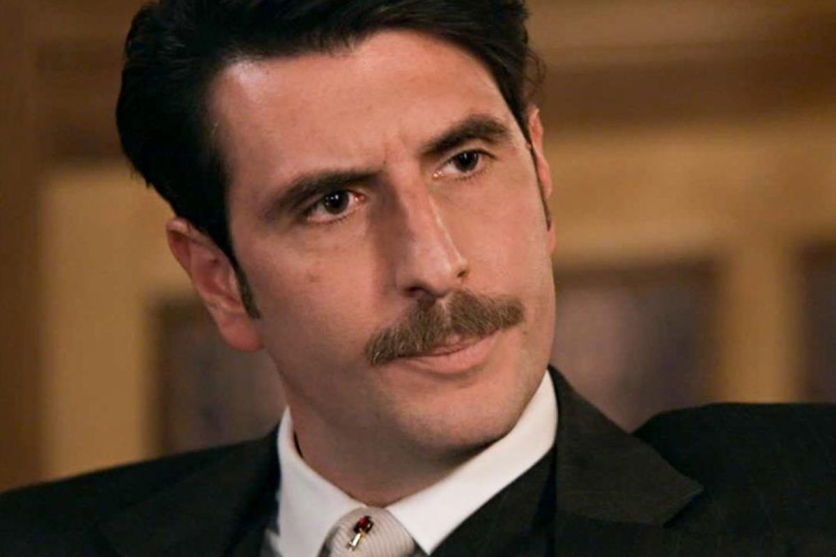 Grand Hotel: Ο Ρήγας καταλήγει πίσω από τα σίδερα της φυλακής και η Αλίκη χαμογελά χαιρέκακα