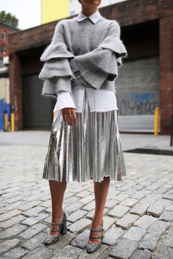 πουλόβερ-με-πλισέ-φούστα-σε-ασημί-