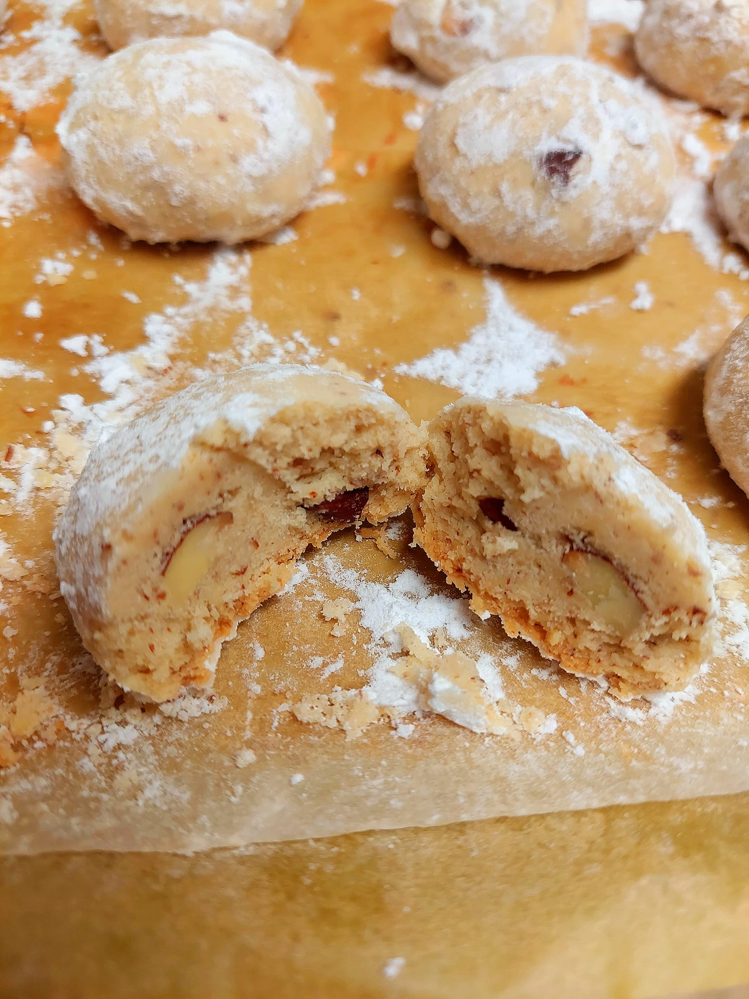 κουραμπιέδες-με-αμύγδαλο- κουραμπιέδες-με-αμύγδαλο-