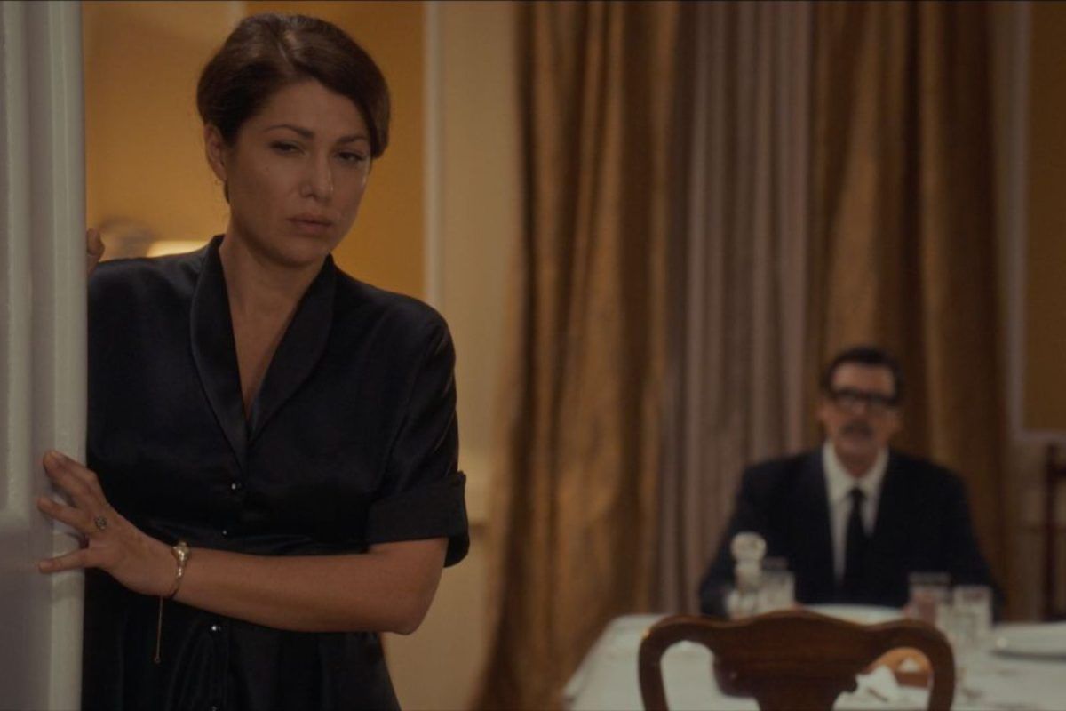 Porto Leone: Ο Ντίνος χτυπάει και διώχνει την Γαλήνη