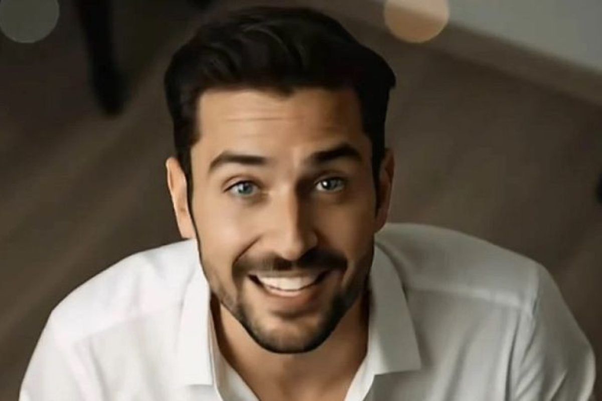 Ο Αχιλλέας Δελφός είναι ο πρώτος Έλληνας τραγουδιστής AI: Πότε θα βγει το πρώτο του τραγούδι (βίντεο)