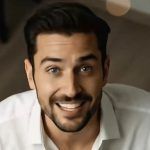 Ο Αχιλλέας Δελφός είναι ο πρώτος Έλληνας τραγουδιστής AI: Πότε θα βγει το πρώτο του τραγούδι (βίντεο)