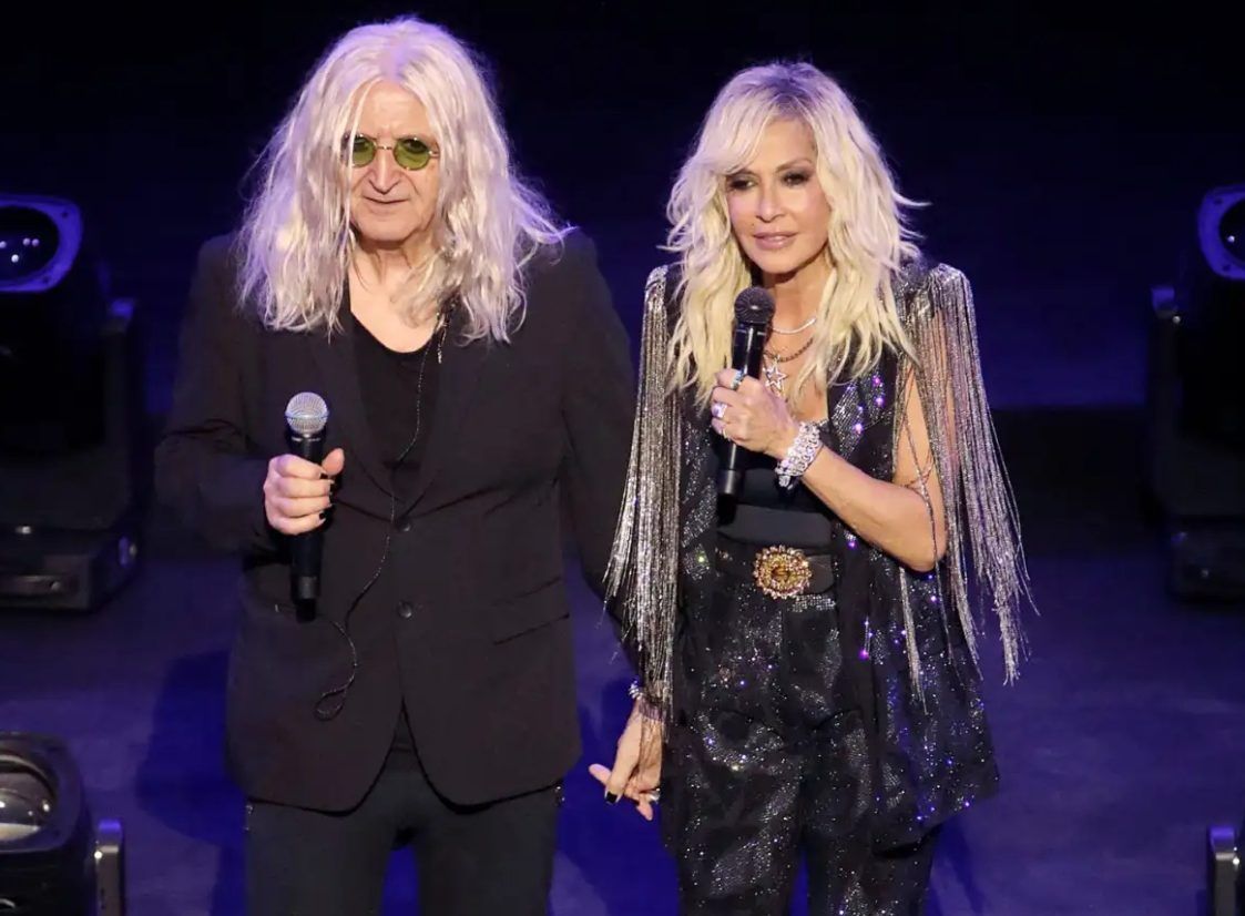 Νίκος-Καρβέλας-Άννα Βίσση-σκηνή-