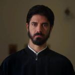 Άγιος Έρωτας : Ο Πατέρας Νικόλαος επιστρέφει με μία μυστηριώδη γυναίκα στη Στέρνα