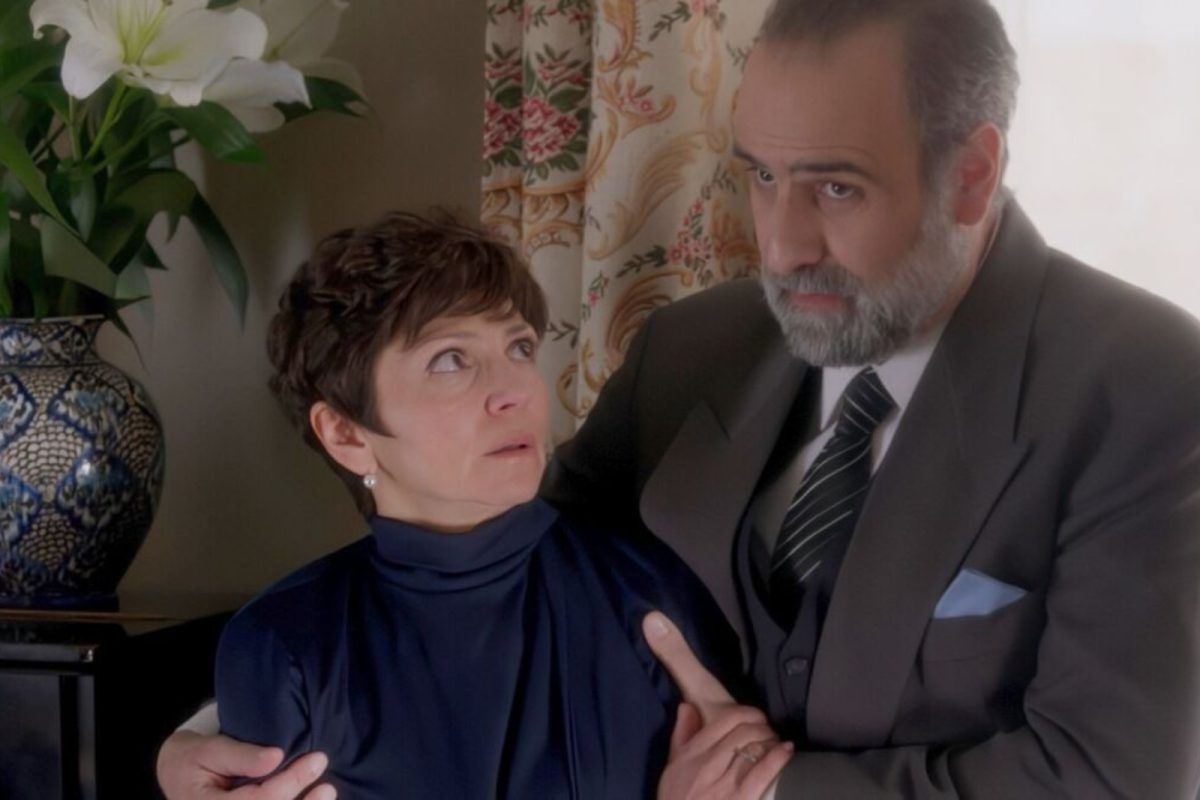 Άγιος Έρωτας: Η Θάλεια πετάει έξω τον Παύλο κι εκείνος την σαπίζει στο ξύλο