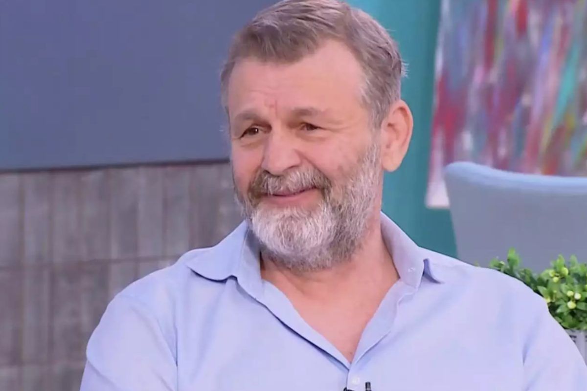 Άλλος άνθρωπος ο Απόστολος Γκλέτσος τραγουδάει στη σύντροφό του κι εκείνη του χορεύει (βίντεο)