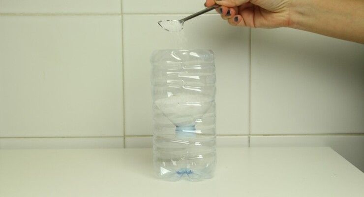 Αν θες να ζεστάνεις πιο γρήγορα το σπίτι βάλε ένα μπολ με νερό και αλάτι στο παράθυρο