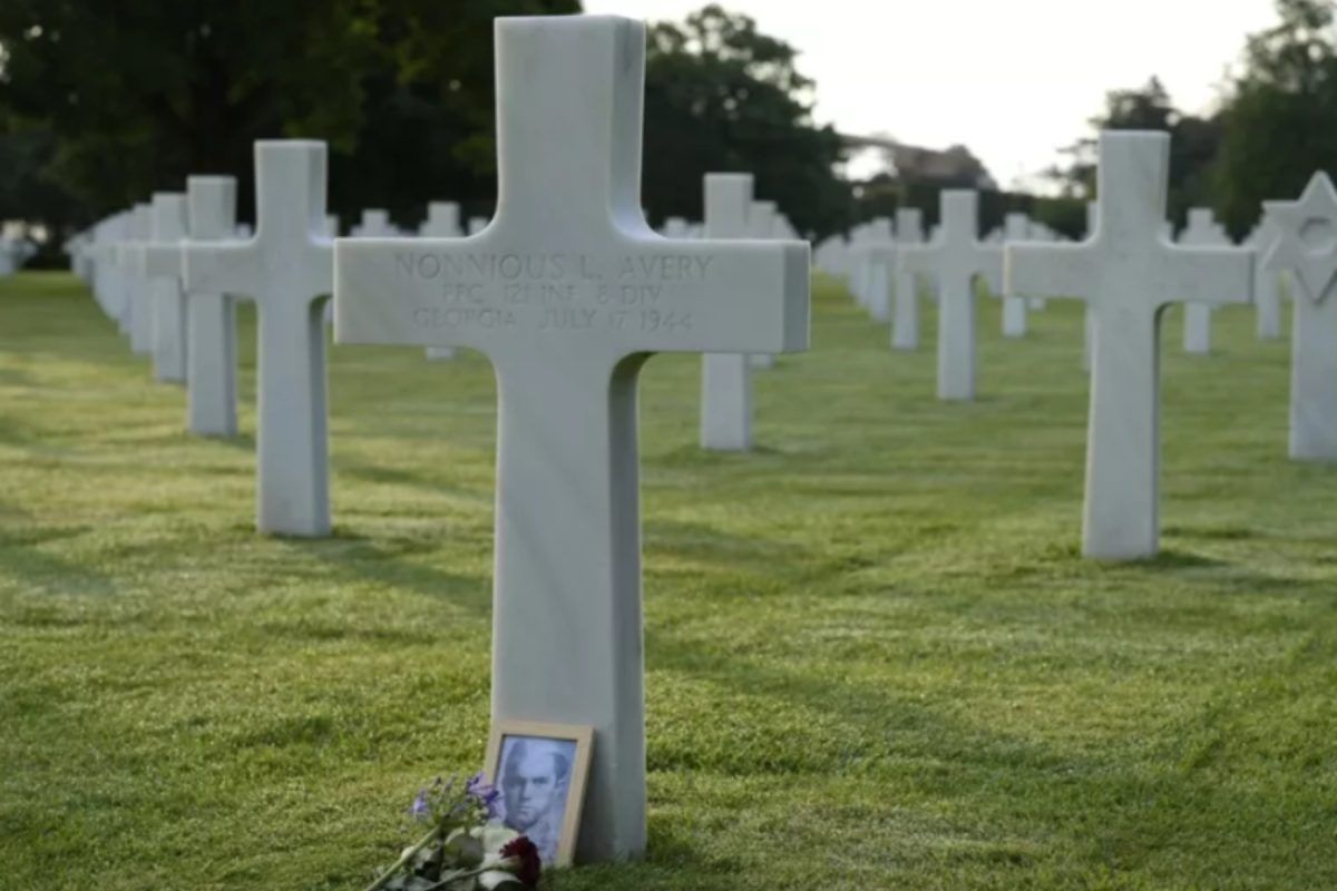 τάφος-στο-εξωτερικό-