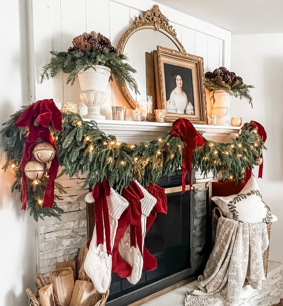 Χριστούγεννα 2025: Oι τάσεις Χριστουγεννιάτικης διακόσμησης για το τζάκι