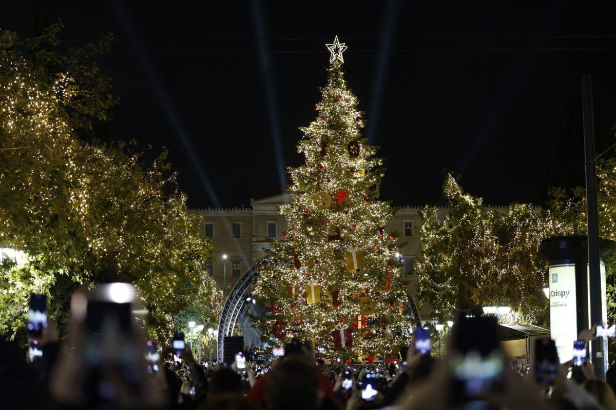 Χριστούγεννα 2025: Πότε θα φωταγωγηθεί το Χριστουγεννιάτικο δέντρο στη πλατεία Συντάγματος