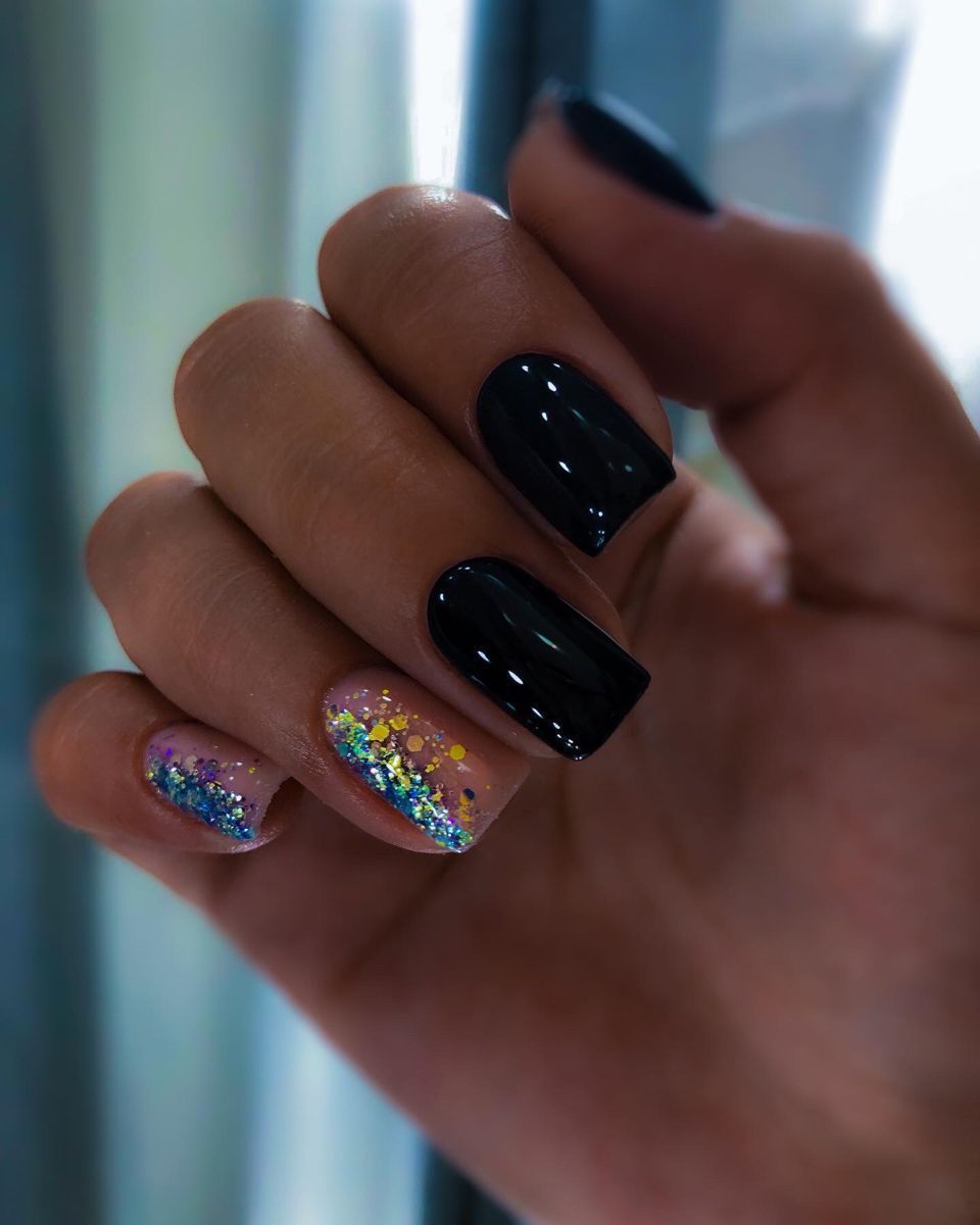 μαύρα-νύχια-με-στρας-