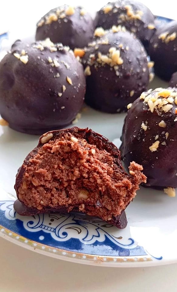 Χριστουγεννιάτικα-σοκολατάκια-Ferrero-με απλά υλικά-