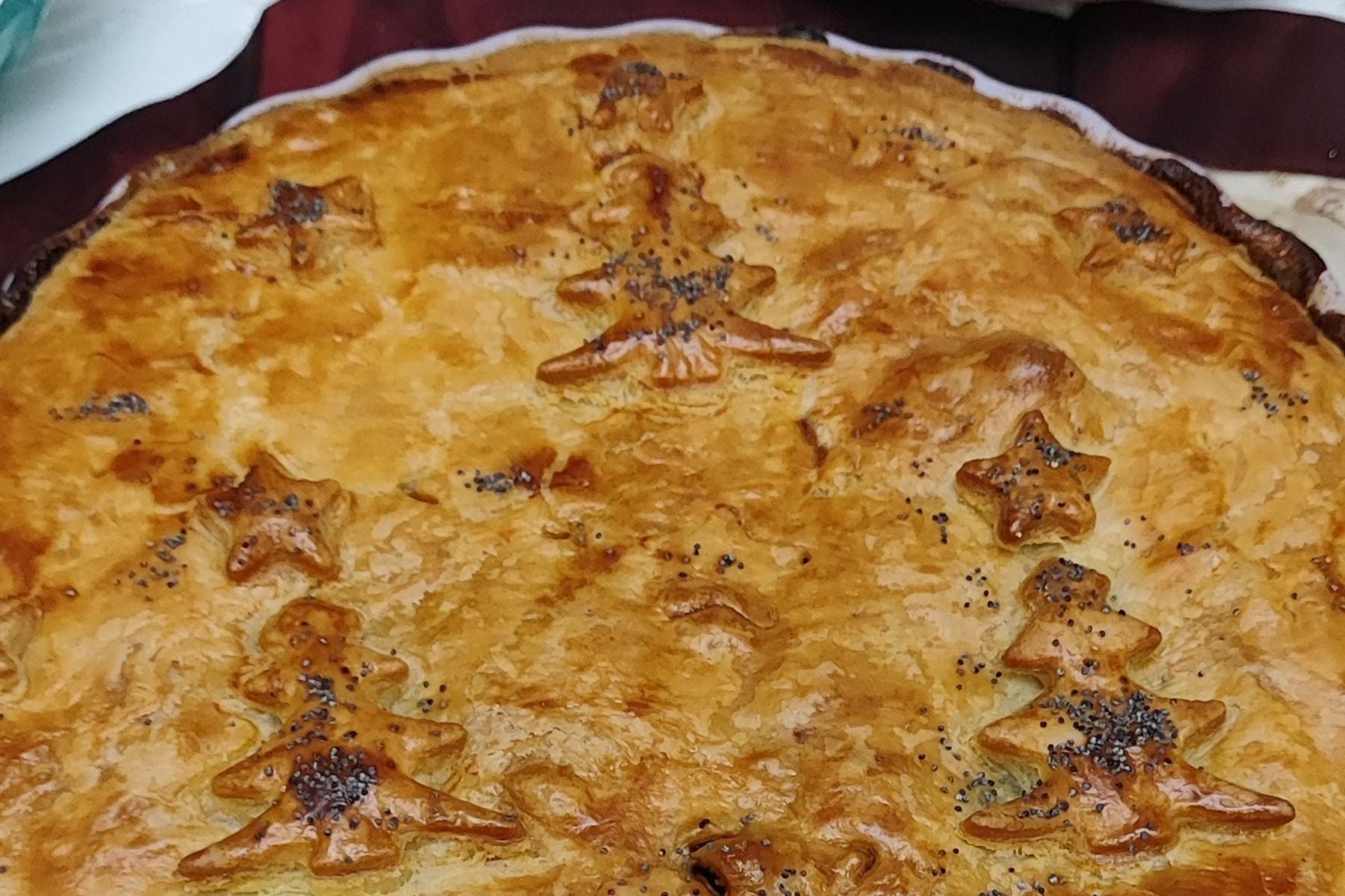 Χριστουγεννιάτικη πίτα με μοσχάρι και κάστανα