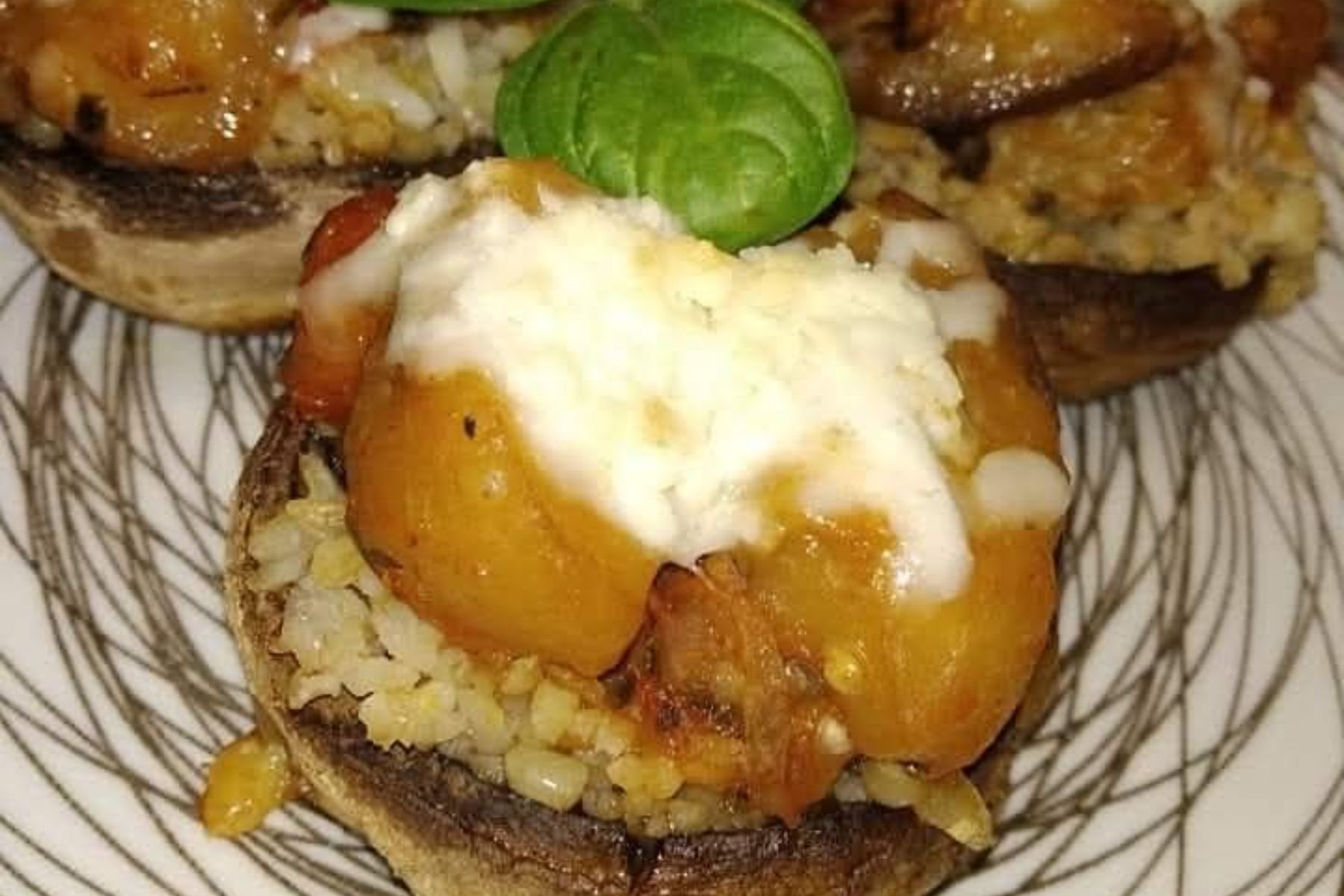 Χριστουγεννιάτικο ορεκτικό: Γεμιστά μανιτάρια με πλιγούρι και σάλτσα μελιτζάνας