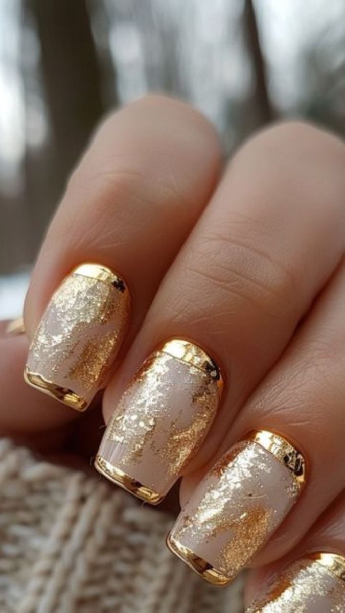 Χρυσό γαλλικό: Η πιο κομψή τάση για τις Γιορτές