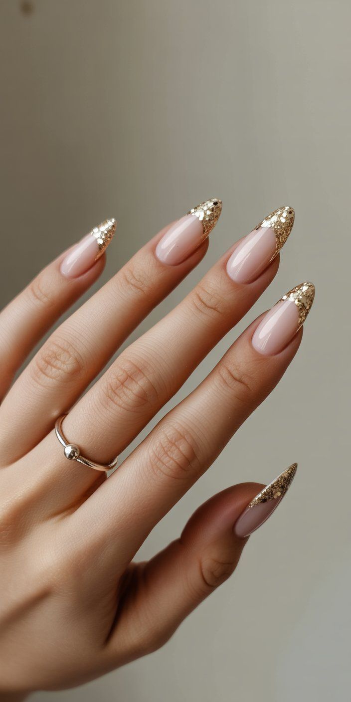 Χρυσό γαλλικό: Η πιο κομψή τάση για τις Γιορτές