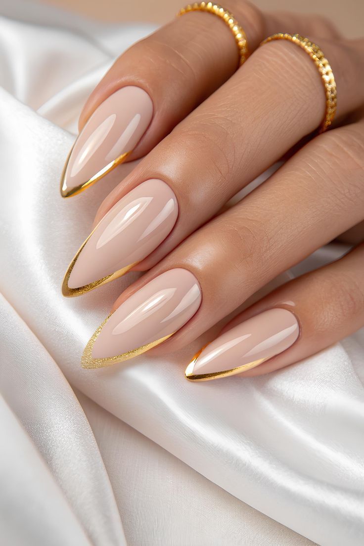 Χρυσό γαλλικό: Η πιο κομψή τάση για τις Γιορτές