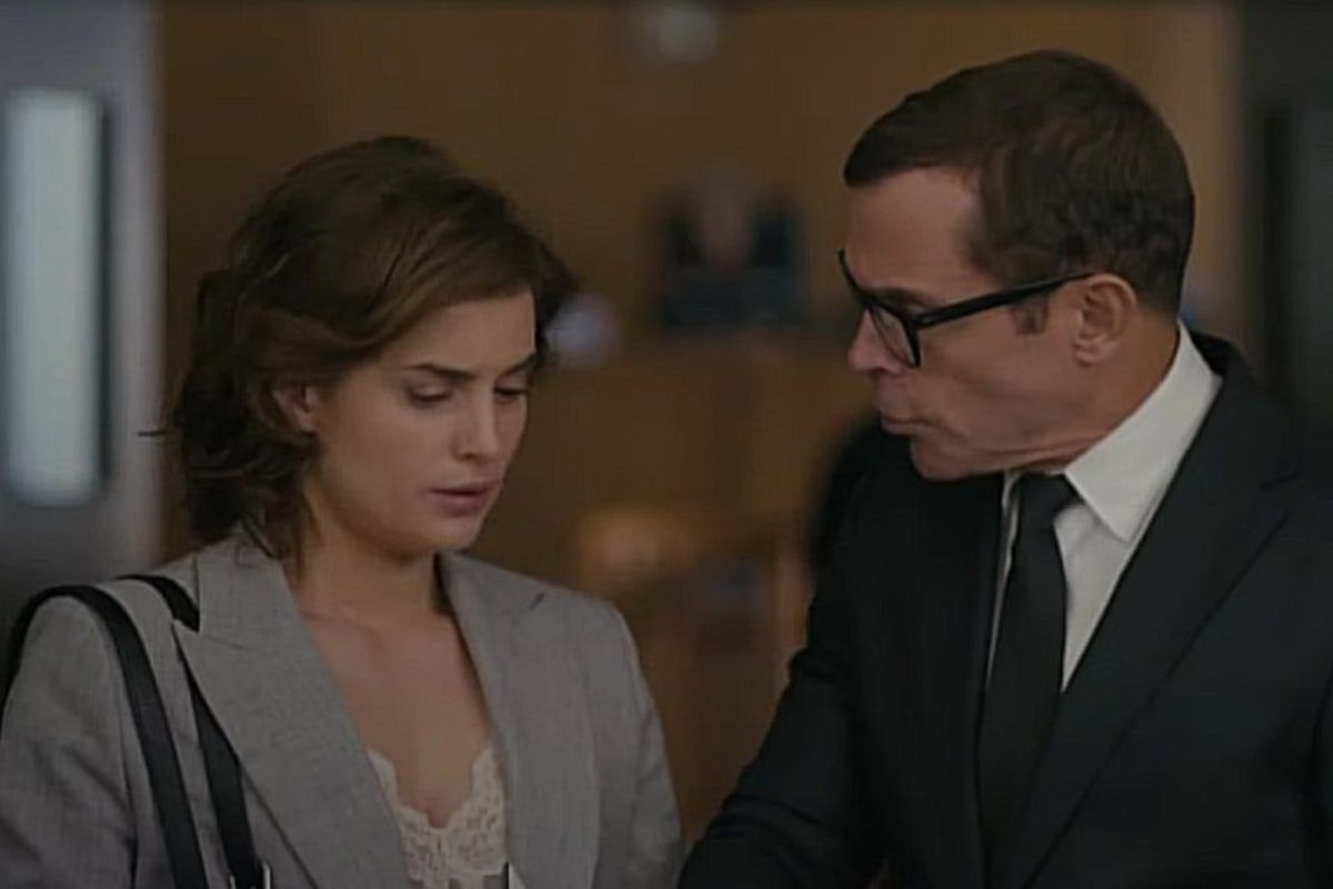 Ο Δικαστής : O Πέτρος κάνει έρωτα με την Κλέλια, με στόχο να τη χειραγωγήσει.