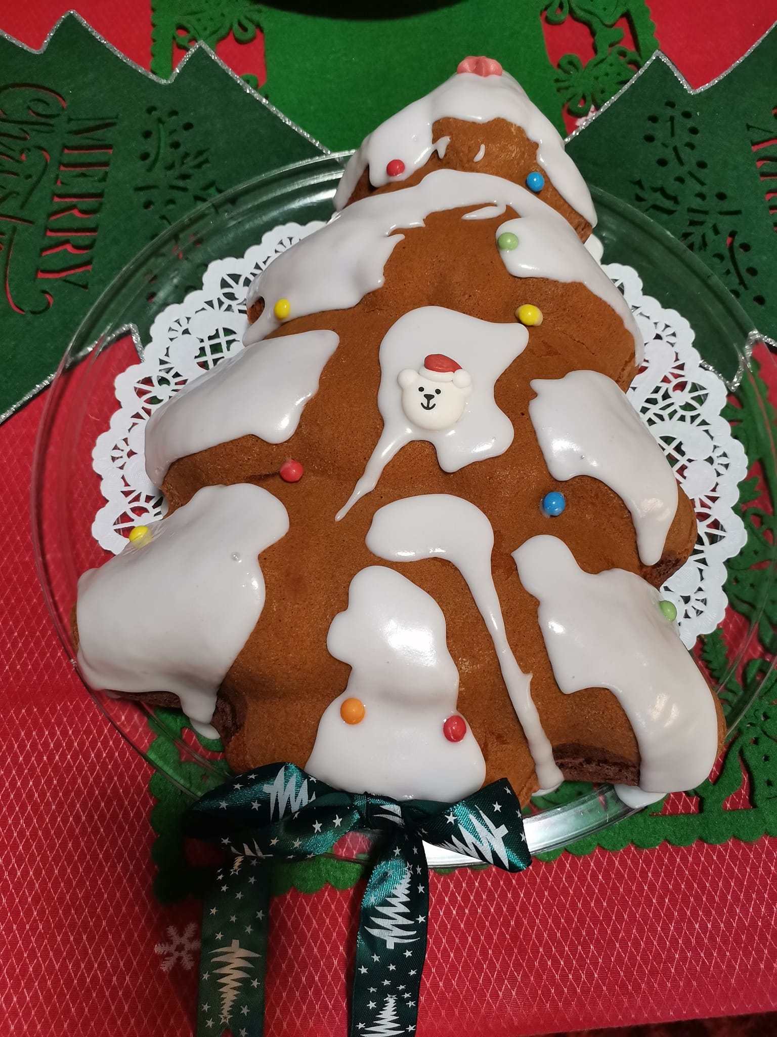 Εύκολο κέικ Χριστουγεννιάτικο δέντρο με τη κλασική συνταγή ΦΑΡΙΝΑ