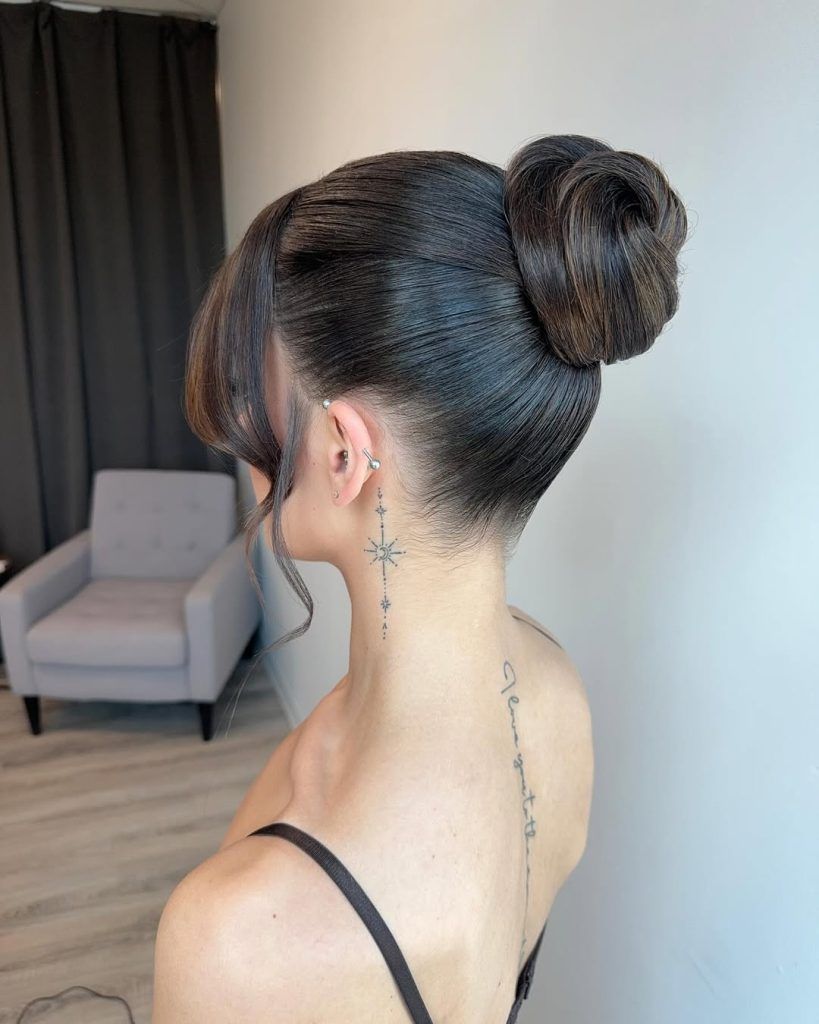 κότσος-της-μπαλαρίνας-σε-καστανά μαλλιά-