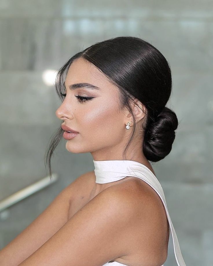 χαμηλός-κότσος-σε-μαύρα μαλλιά-ιδέες-