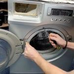 Ειδικός προειδοποιεί για αυτό το κόλπο των γιαγιάδων στο πλύσιμο των ρούχων που καταστρέφει το πλυντήριο μας