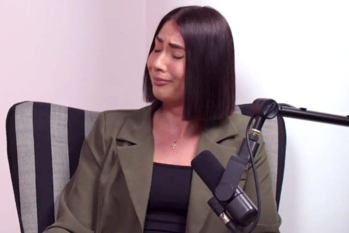 Η Έλενα Κρεμλίδου συγκλονίζει με τα λεγόμενα της για το revenge porn: «Με κράτησε από το να πέσω από τον τέταρτο»