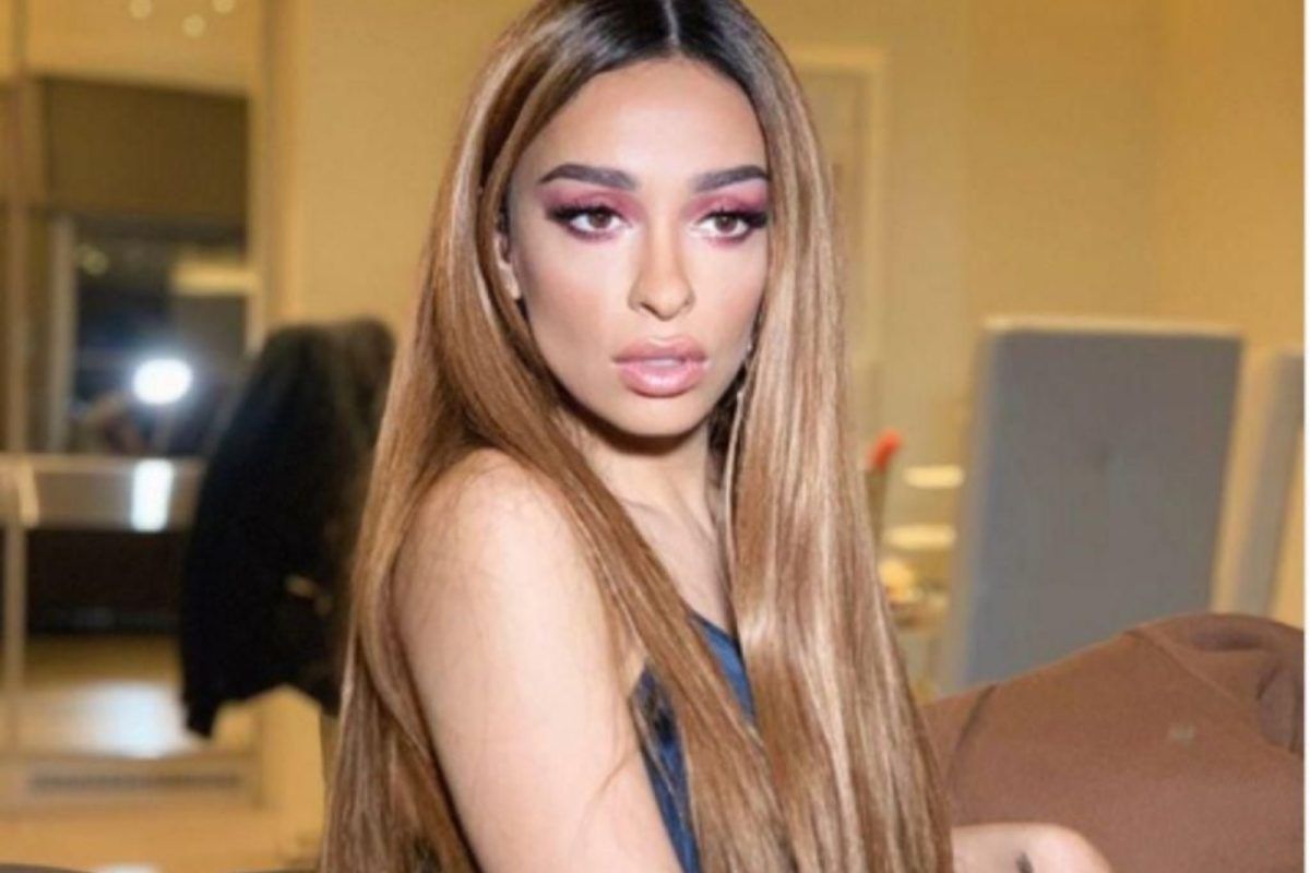 Η Ελένη Φουρέιρα μπήκε στο εορταστικό mood και στόλισε το πιο elegant Χριστουγεννιάτικο δέντρο που έχουμε δει