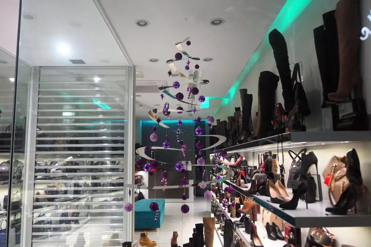 Εορταστικό ωράριο από 11/12/25 : Πώς θα λειτουργήσουν τα καταστήματα