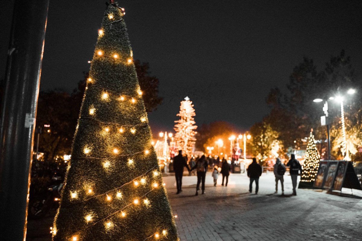 Εορταστικό ωράριο καταστημάτων 2025: Ποιες Κυριακές Θα είναι ανοικτά τα μαγαζιά;