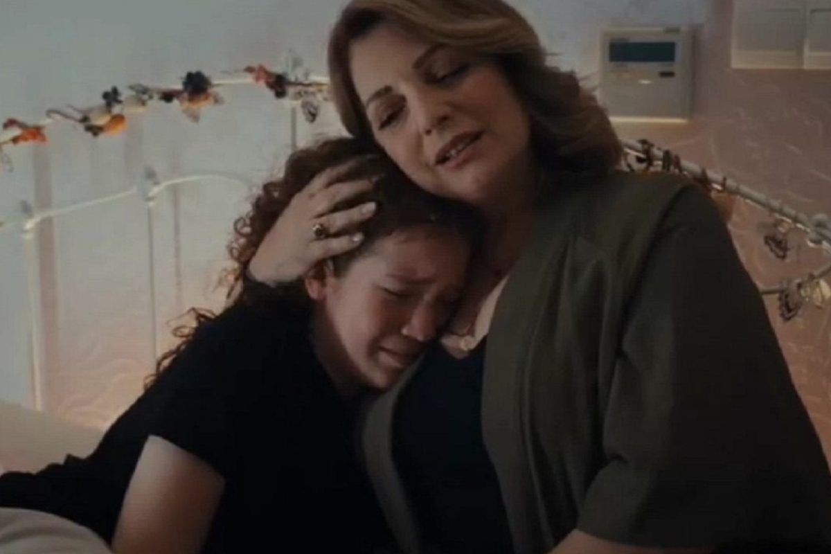 Η Γη της Ελιάς: Η Αθηνά προδίδει την Φιλιώ κι επιλέγει τον Τζον