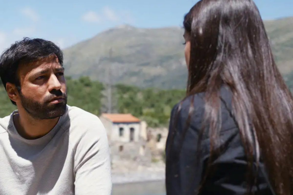 Η Γη της Ελιάς: Η Βασιλική πιάνει στα πράσα τον Στέφανο με την πρώην του και τον χωρίζει