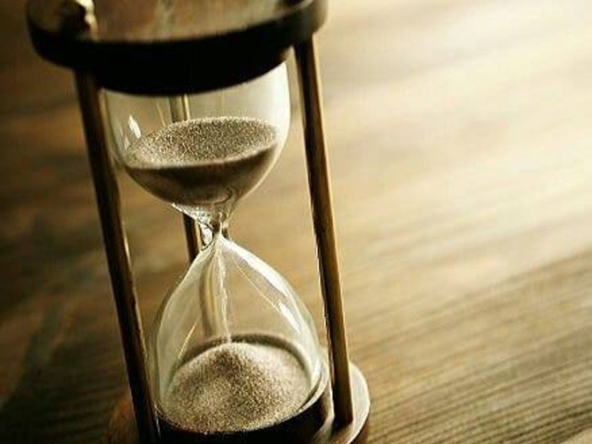 Γιατί περνάει πιο γρήγορα ο χρόνος μετά τον Covid-19: Οι θεωρίες συνωμοσίας πίσω από το ανεξήγητο φαινόμενο