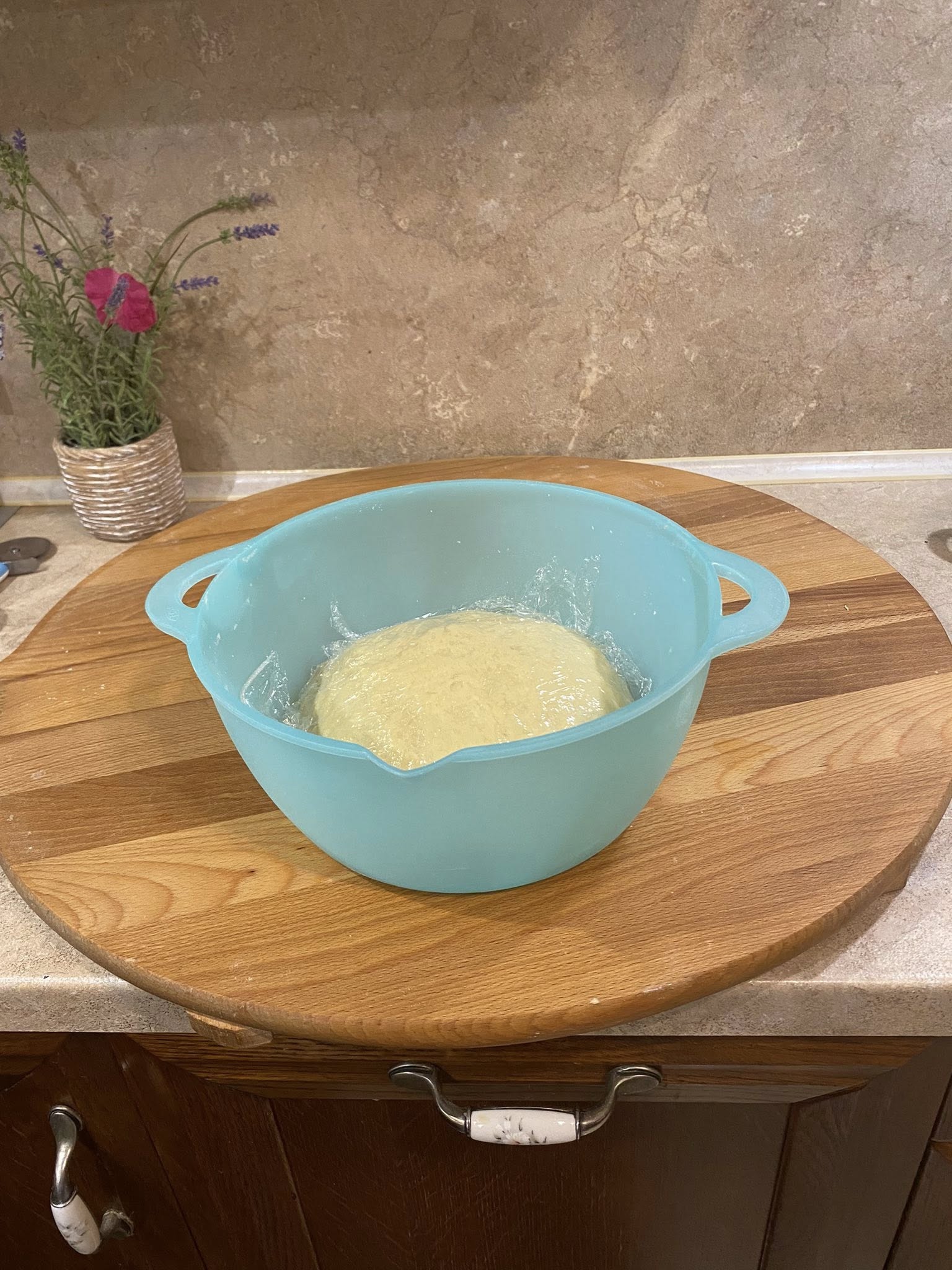 Γλυκό ψωμί για το γιορτινό τραπέζι