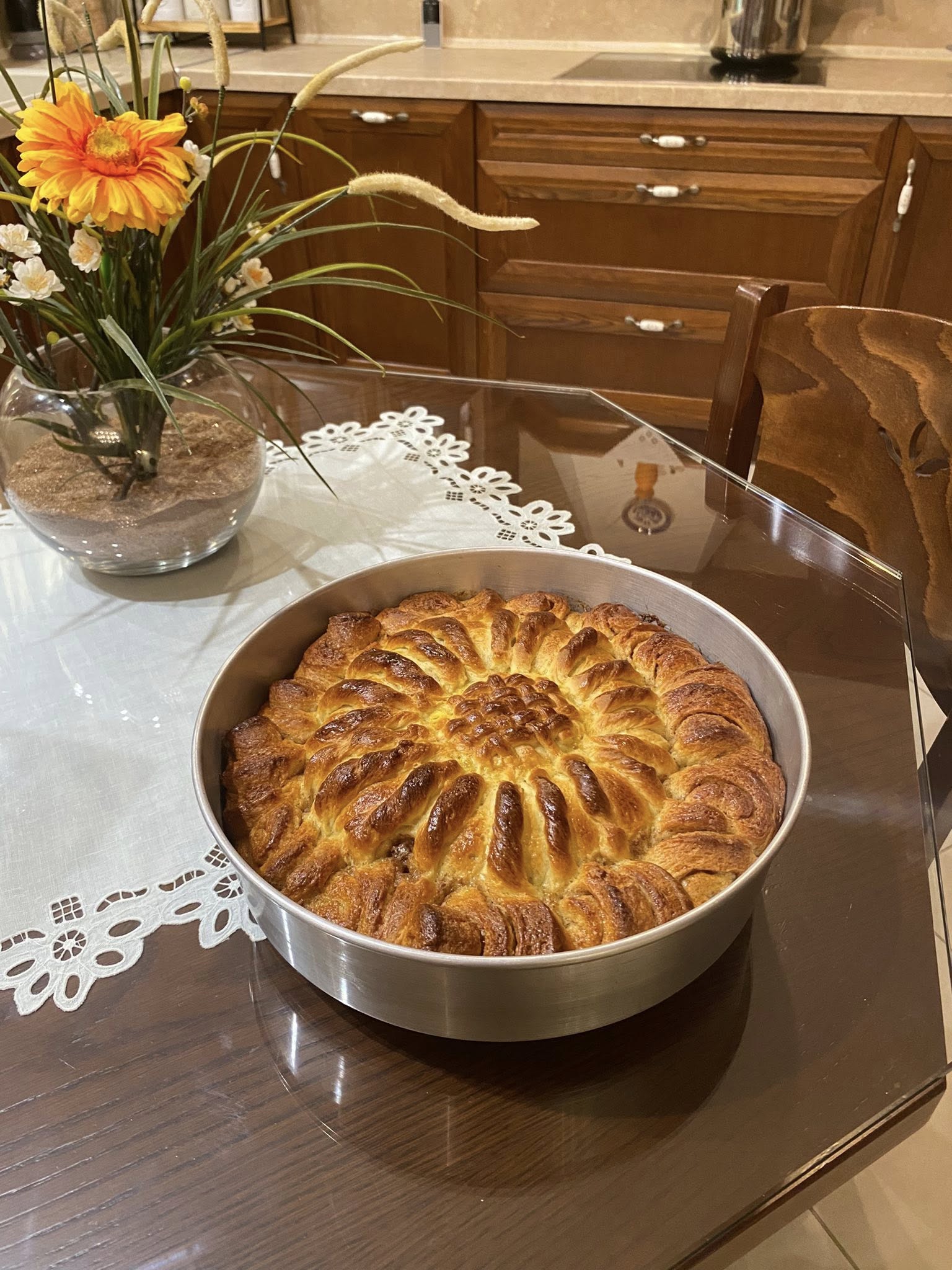 Γλυκό ψωμί για το γιορτινό τραπέζι