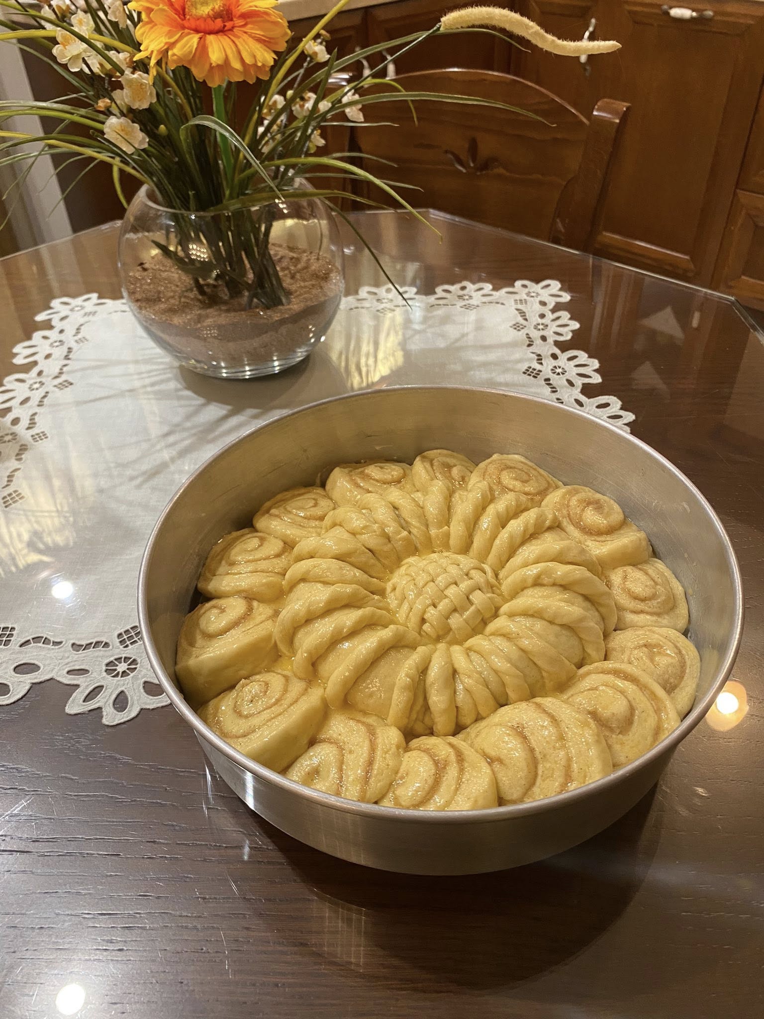 Γλυκό ψωμί για το γιορτινό τραπέζι